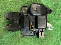 Fecho da bagageira SUBARU LEGACY OEM 57530AG010 BL5 2008 black 32J
