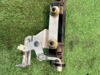 Puxador da porta da bagageira SUBARU LEGACY OEM 62150AA211 BH5 2000 red 01W
