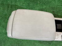 Porta-luvas e apoio de braço кожа SUBARU OUTBACK OEM 92111AG040WA BP9 2004 gold 3M4