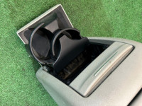 Porta-luvas e apoio de braço кожа SUBARU OUTBACK OEM 92111AG040WA BP9 2004 gold 3M4