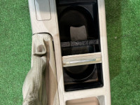 Porta-luvas e apoio de braço кожа SUBARU OUTBACK OEM 92111AG040WA BP9 2004 gold 3M4