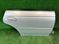 Puerta trasera derecha SUBARU LEGACY OEM 61400AC300 BG5 1998 Silver 406