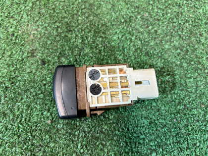 リアデフォッガースイッチ SUBARU LEGACY OEM 83001AC110 BG5 1998 EJ20DD AT