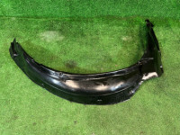 Pasarruedas trasero derecho SUBARU LANCASTER OEM 59112AE000 BH9 2001 White 07C