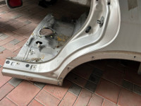 บังโคลนหลังซ้าย Цвет 9G9 SUBARU LANCASTER OEM 51410AE170 BH9 2000 Silver 9G9