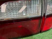 尾灯间饰板 Стоп сигналы комплект SUBARU LANCASTER OEM 84201AE320 84201AE330 84251AE060 BH9 2001