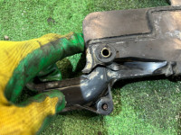 Tapa de distribución trasera derecha SUBARU LEGACY LANCASTER OEM 13573AA120 BH9 2001 EJ254 AT