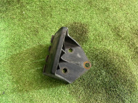 Soporte izquierdo del parachoques trasero SUBARU LEGACY OEM 57707AE070 BH5 2003 BLUE 02C