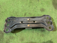 Apoio da caixa automática траверса MERCEDES-BENZ C-CLASS OEM A2202400118 S203/ W2 2006 M271 AT