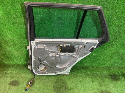 Puerta trasera derecha цвет SILVER 775U MERCEDES-BENZ C-CLASS OEM A2037301205 S203/ W2 2006 SILVER 775U