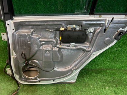 Puerta trasera derecha цвет SILVER 775U MERCEDES-BENZ C-CLASS OEM A2037301205 S203/ W2 2006 SILVER 775U