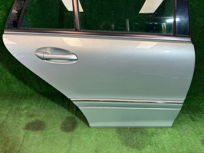 Puerta trasera derecha цвет SILVER 775U MERCEDES-BENZ C-CLASS OEM A2037301205 S203/ W2 2006 SILVER 775U