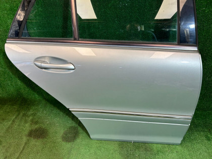 Puerta trasera derecha цвет SILVER 775U MERCEDES-BENZ C-CLASS OEM A2037301205 S203/ W2 2006 SILVER 775U