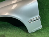 Guarda-lamas dianteiro esquerdo SILVER 775U MERCEDES-BENZ C-CLASS OEM A2038800118 S203/ W2 2006 SILVER 775U