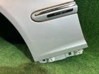 Guarda-lamas dianteiro esquerdo SILVER 775U MERCEDES-BENZ C-CLASS OEM A2038800118 S203/ W2 2006 SILVER 775U