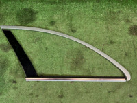 Friso do vidro lateral esquerdo MERCEDES-BENZ C-CLASS OEM A036731538 A2036702522 A2036701587 W203 2006 SILVER 775U