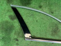 Friso do vidro lateral esquerdo MERCEDES-BENZ C-CLASS OEM A036731538 A2036702522 A2036701587 W203 2006 SILVER 775U