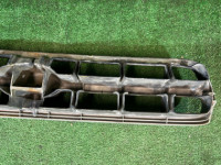 フロントグリル SUBARU LANCASTER OEM 91121AE190 BHE 2000 silver 9G9