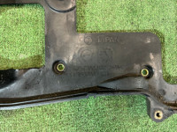 Tapa de distribución trasera derecha SUBARU LEGACY OEM 13573AA102 BH5 1999 EJ208