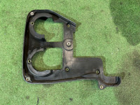 Tapa de distribución trasera derecha SUBARU LEGACY OEM 13573AA102 BH5 1999 EJ208