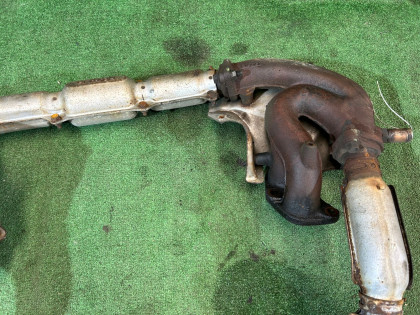 Exhaust manifold SUBARU LEGACY OEM 14023AA052 14010AA072 BH5 1999 EJ208