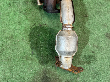 Exhaust manifold SUBARU LEGACY OEM 14023AA052 14010AA072 BH5 1999 EJ208