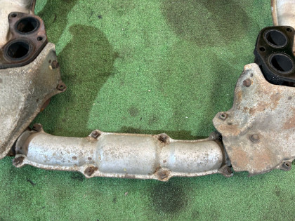 Exhaust manifold SUBARU LEGACY OEM 14023AA052 14010AA072 BH5 1999 EJ208