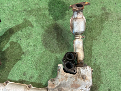 Exhaust manifold SUBARU LEGACY OEM 14023AA052 14010AA072 BH5 1999 EJ208