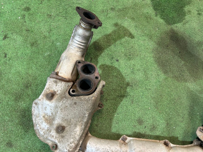 Exhaust manifold SUBARU LEGACY OEM 14023AA052 14010AA072 BH5 1999 EJ208