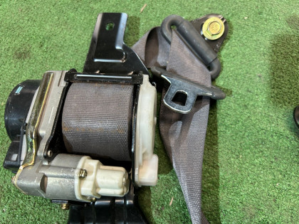 前排安全带 левый SUBARU LEGACY OEM 64619AC150MU BG9 1997 silver 406