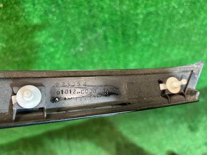 Moldura de la ventanilla lateral derecha SUBARU LEGACY OEM 91012AC000 BG5 1998 Silver 406