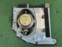 Динамик сабвуфера Mcintosh SUBARU LANCASTER OEM 86301AE220 BH9 2001