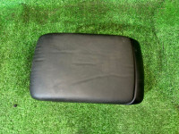 手套箱与扶手 высокий SUBARU LEGACY OEM 92111AG000JC BL5 2003 black 32J