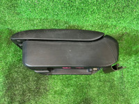 手套箱与扶手 высокий 92111AG000JC SUBARU LEGACY