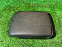 手套箱与扶手 высокий SUBARU LEGACY OEM 92111AG000JC BL5 2003 black 32J