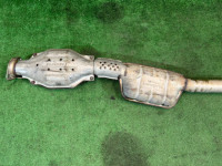 中間マフラー катализатор SUBARU LEGACY OEM 44200AE021 BH5 2000 EJ206 AT