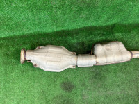 中間マフラー катализатор SUBARU LEGACY OEM 44200AE021 BH5 2000 EJ206 AT