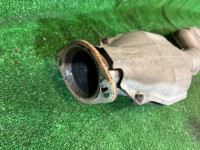 中間マフラー катализатор SUBARU LEGACY OEM 44200AE021 BH5 2000 EJ206 AT