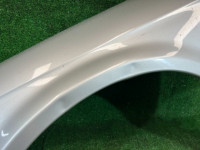 Guarda-lamas dianteiro esquerdo цвет 792 SUBARU LEGACY OEM 57120AE011 BH9 2000 SILVER 792