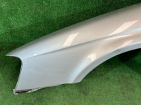 Guarda-lamas dianteiro esquerdo цвет 792 SUBARU LEGACY OEM 57120AE011 BH9 2000 SILVER 792