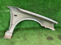 Guarda-lamas dianteiro esquerdo цвет 792 SUBARU LEGACY OEM 57120AE011 BH9 2000 SILVER 792