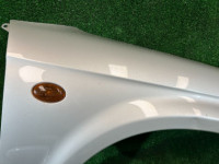 บังโคลนหน้าขวา Цвет 792 SUBARU LEGACY OEM 57120AE001 BH9 2000 SILVER 792