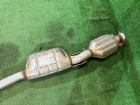 ท่อไอเสียท่อนกลาง SUBARU LEGACY OEM 44200AE050 BH9 2000 EJ254 AT