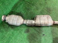 ท่อไอเสียท่อนกลาง SUBARU LEGACY OEM 44200AE050 BH9 2000 EJ254 AT