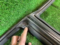Уплотнитель дверей правый SUBARU LEGACY OEM 63521AE020 BH9 2000 SILVER 792