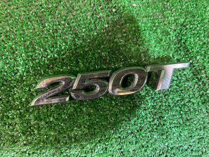 โลโก้ 250Т SUBARU LEGACY OEM 93073AE060 BH9 2000 SILVER 792