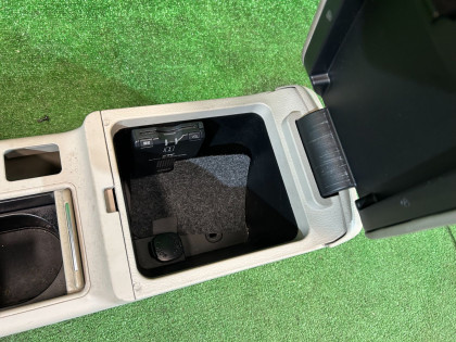 Porta-luvas e apoio de braço кожа SUBARU OUTBACK OEM 92111AG000WA BPE 2004 GOLD 39J