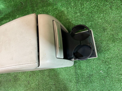 Porta-luvas e apoio de braço кожа SUBARU OUTBACK OEM 92111AG000WA BPE 2004 GOLD 39J