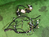 Замок пятой двери с доводчиком SUBARU OUTBACK OEM 63224AG000 63031AG000 81812AG061 88261AG000 BPE 2004 GOLD 39J