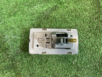 Luz del maletero SUBARU LEGACY OEM 84671AC010 BH9 2000 EJ254 AT